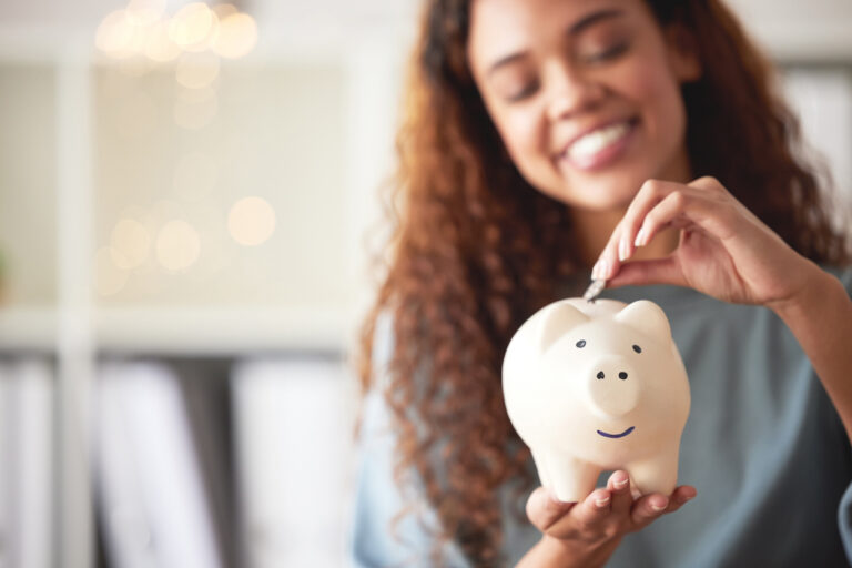 Estratégias para alcançar a independência financeira: como economizar, investir e aumentar a renda